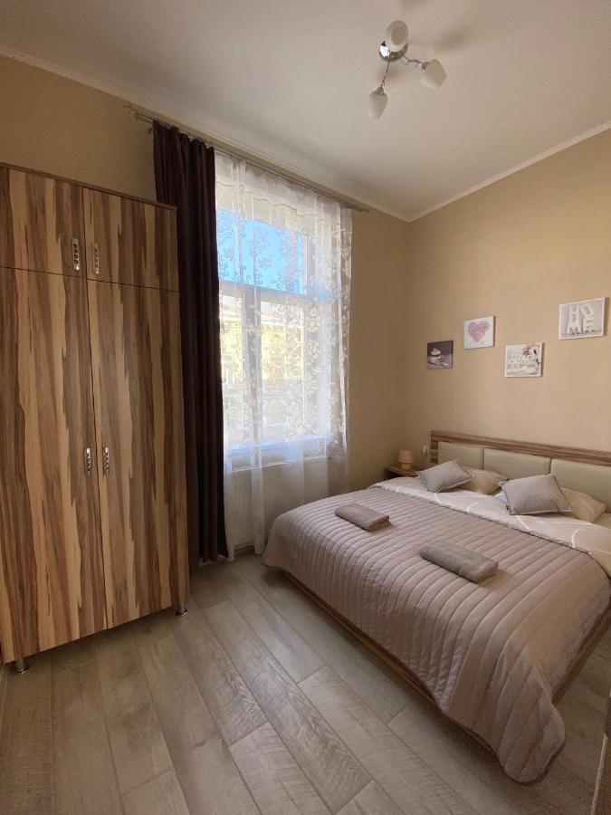 Opera House Apartment Lviv Bagian luar foto