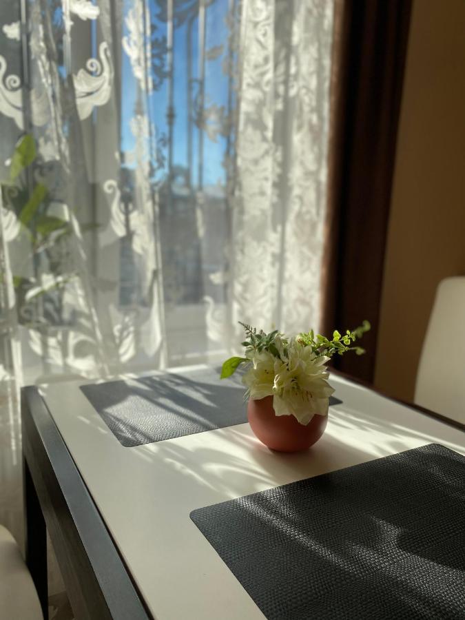 Opera House Apartment Lviv Bagian luar foto