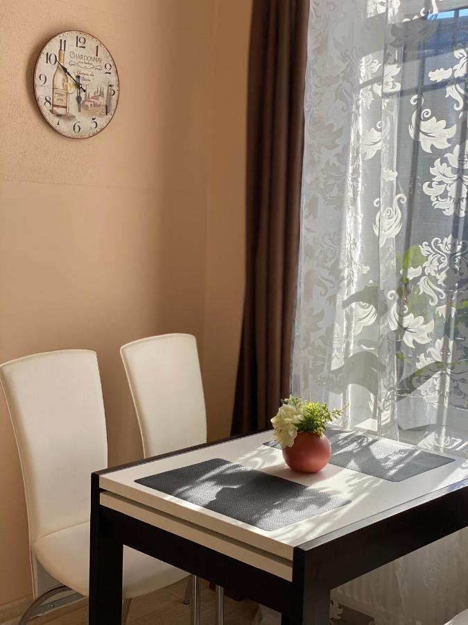 Opera House Apartment Lviv Bagian luar foto