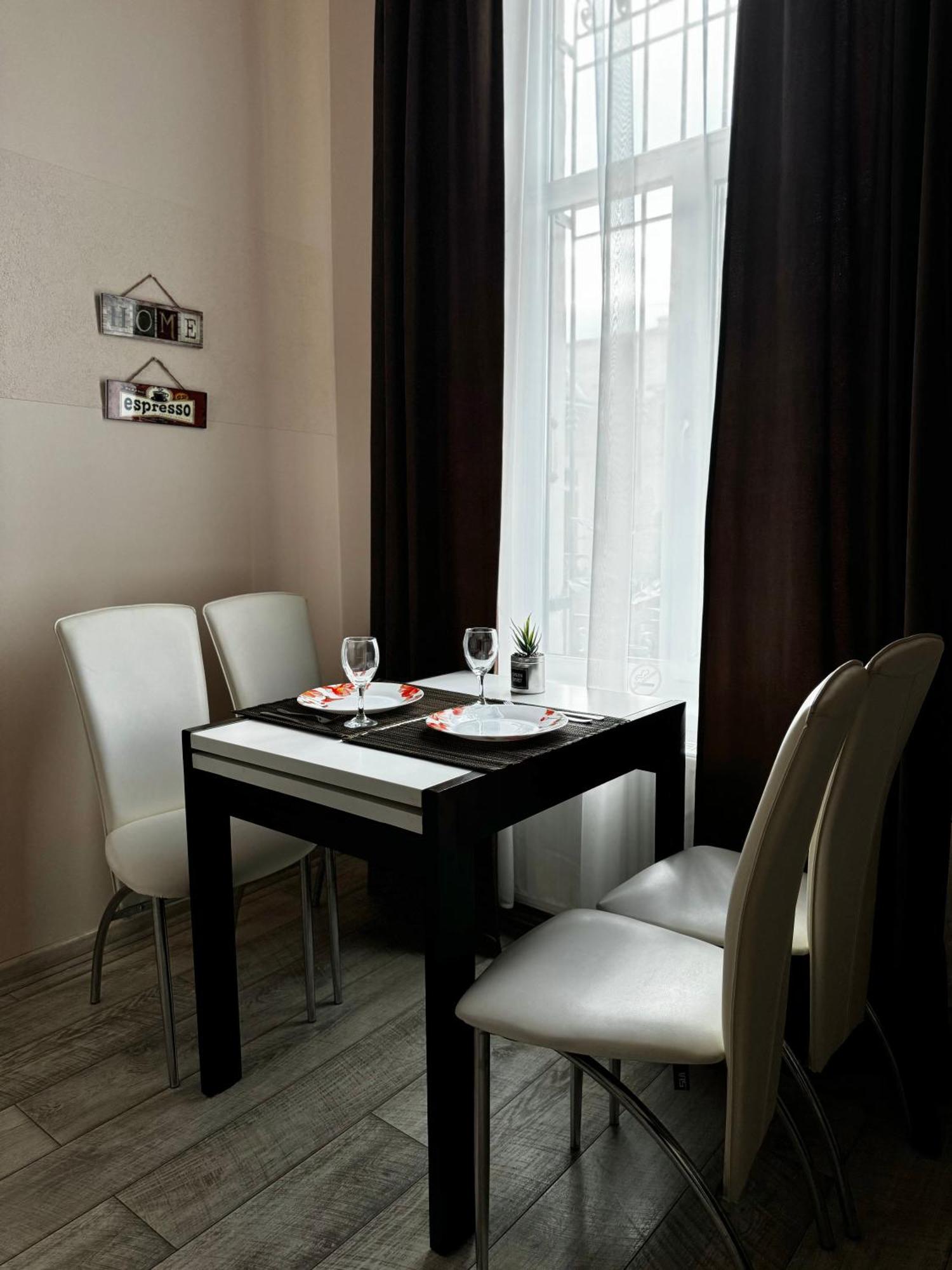 Opera House Apartment Lviv Bagian luar foto
