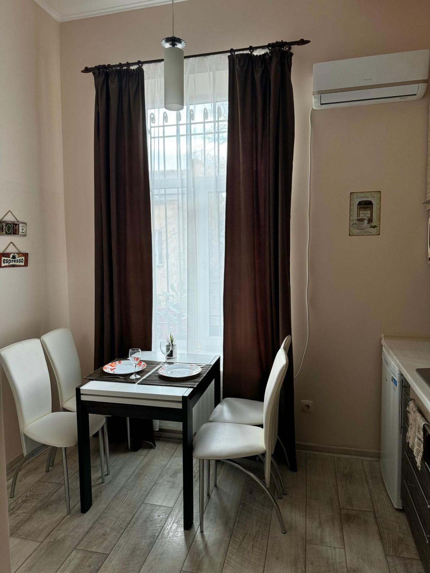 Opera House Apartment Lviv Bagian luar foto